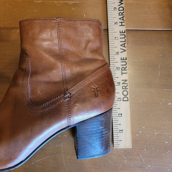 Frye Stella Zip Short Cognac Leather Ankle Booties with Block Heel Sz 8.5 - Picture 15 of 16